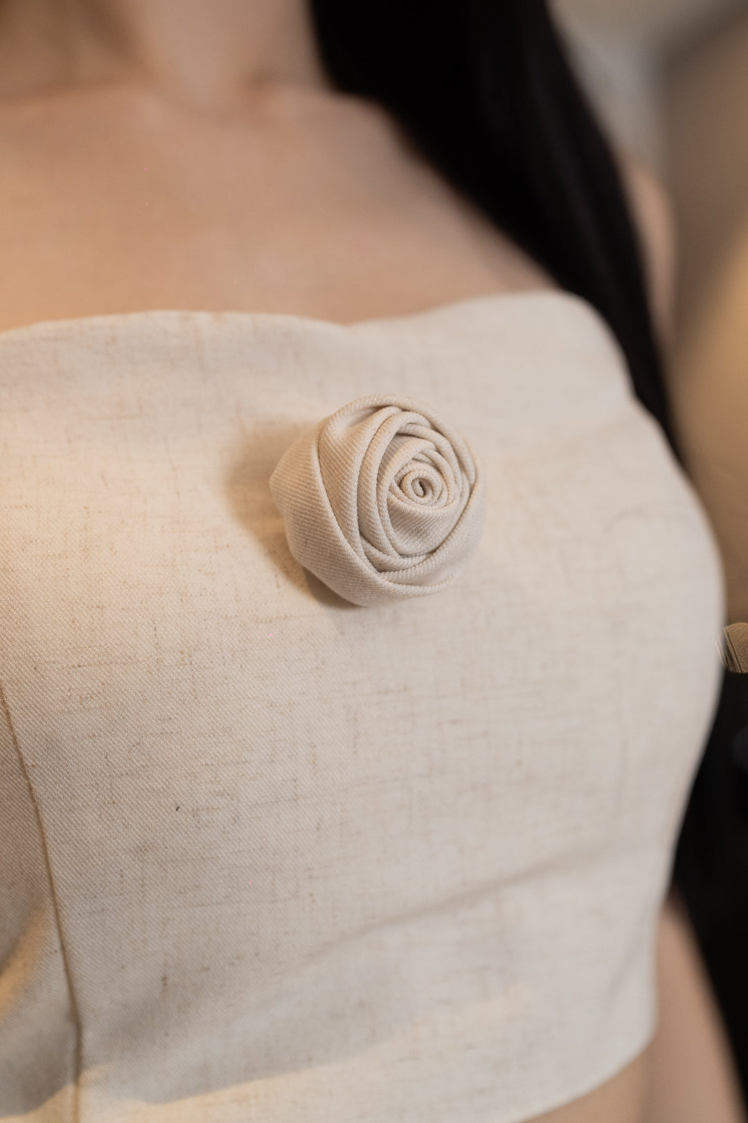ROSE PADDED SWEETHEART TUBE TOP WITH DETACHABLE ROSE BROOCH (CREAM)