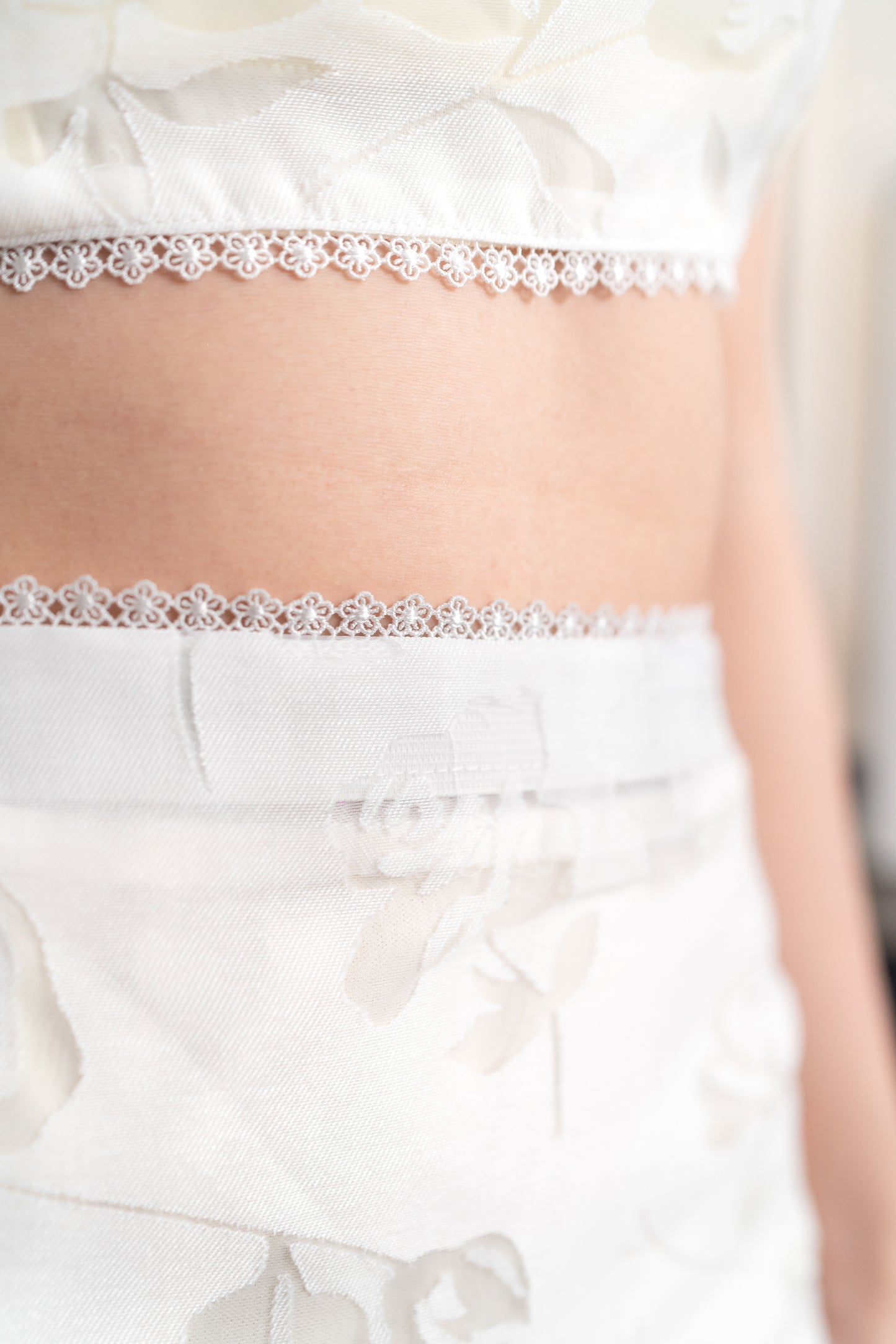 SOLEEN ORGANZA FLORAL MIDAXI SKIRT (CHAMPAGNE IVORY)