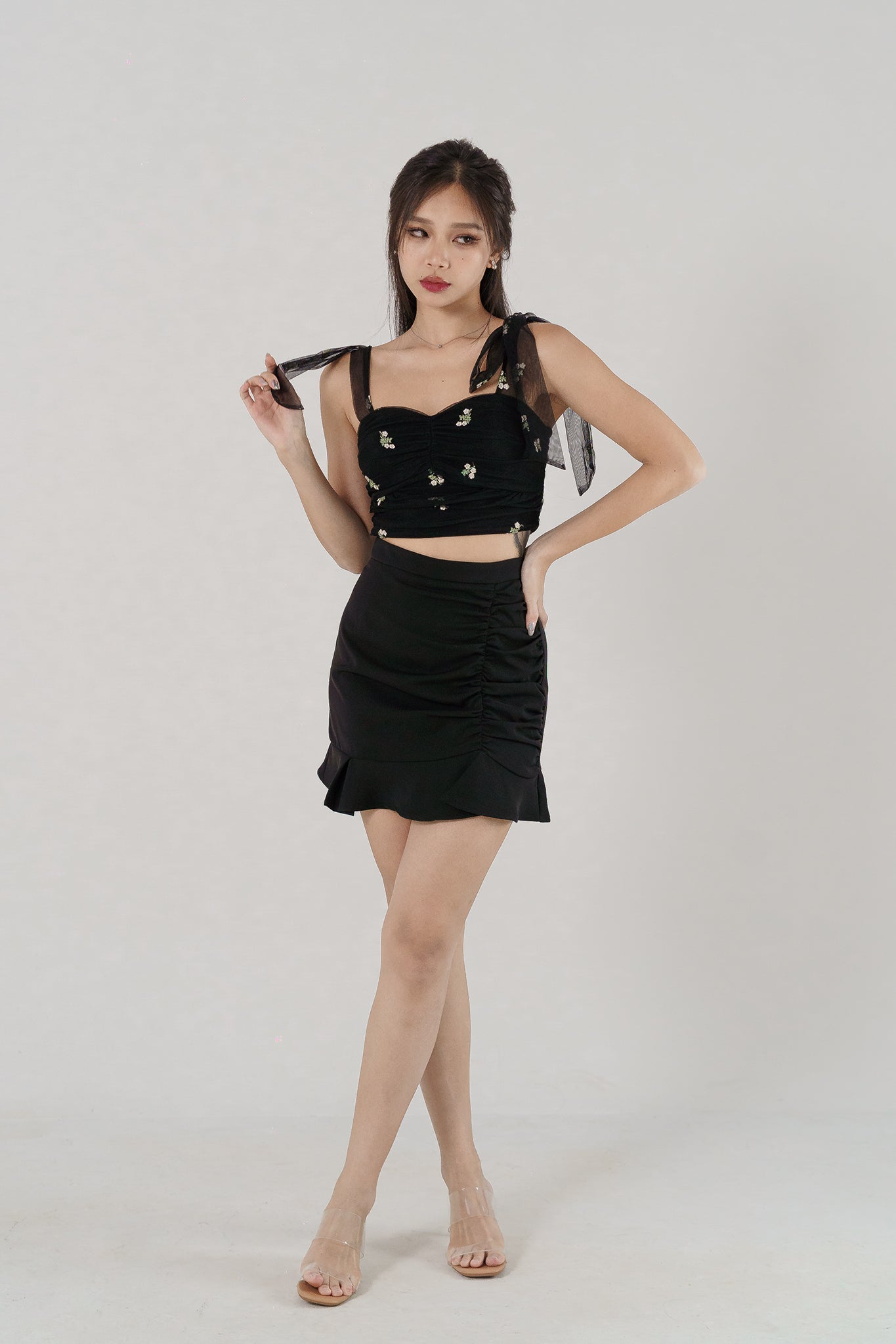 ELOWYN FLUTTER HIGH WAIST RUCHED SLIT SKORTS(BLACK)