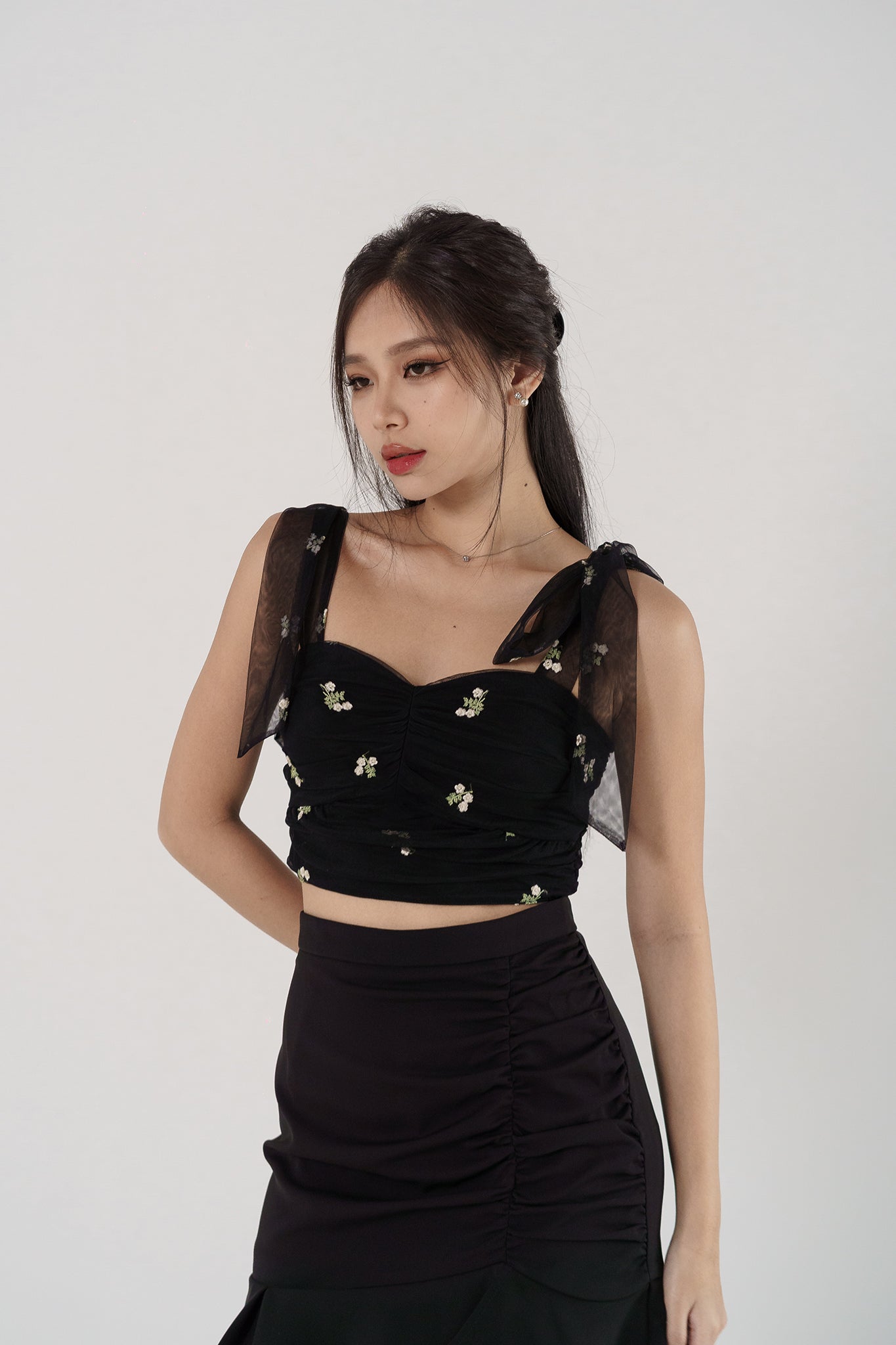 ELOWYN FLUTTER HIGH WAIST RUCHED SLIT SKORTS(BLACK)