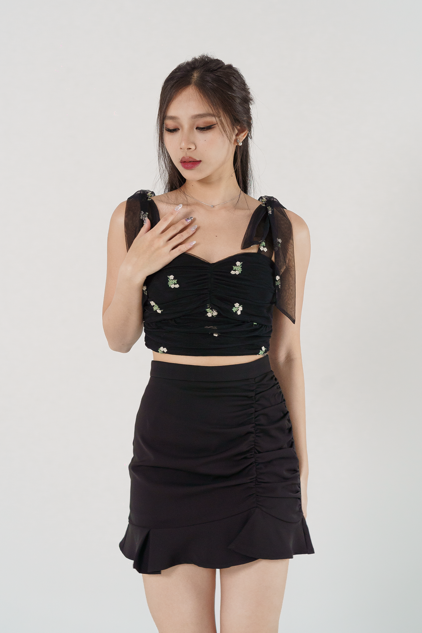 ELOWYN FLUTTER HIGH WAIST RUCHED SLIT SKORTS(BLACK)