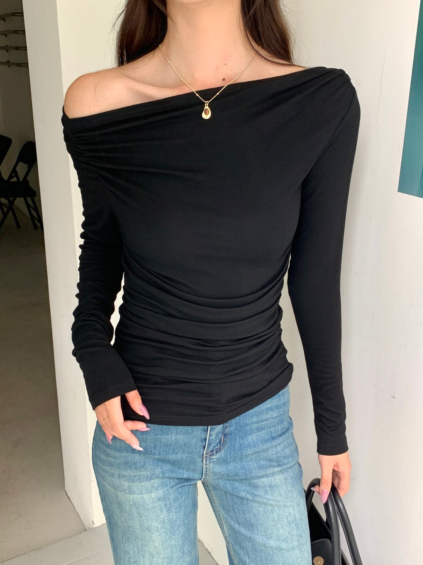 TIERNA OFF-SHOULDER RUCHED LONG SLEEVE TOP (BLACK)