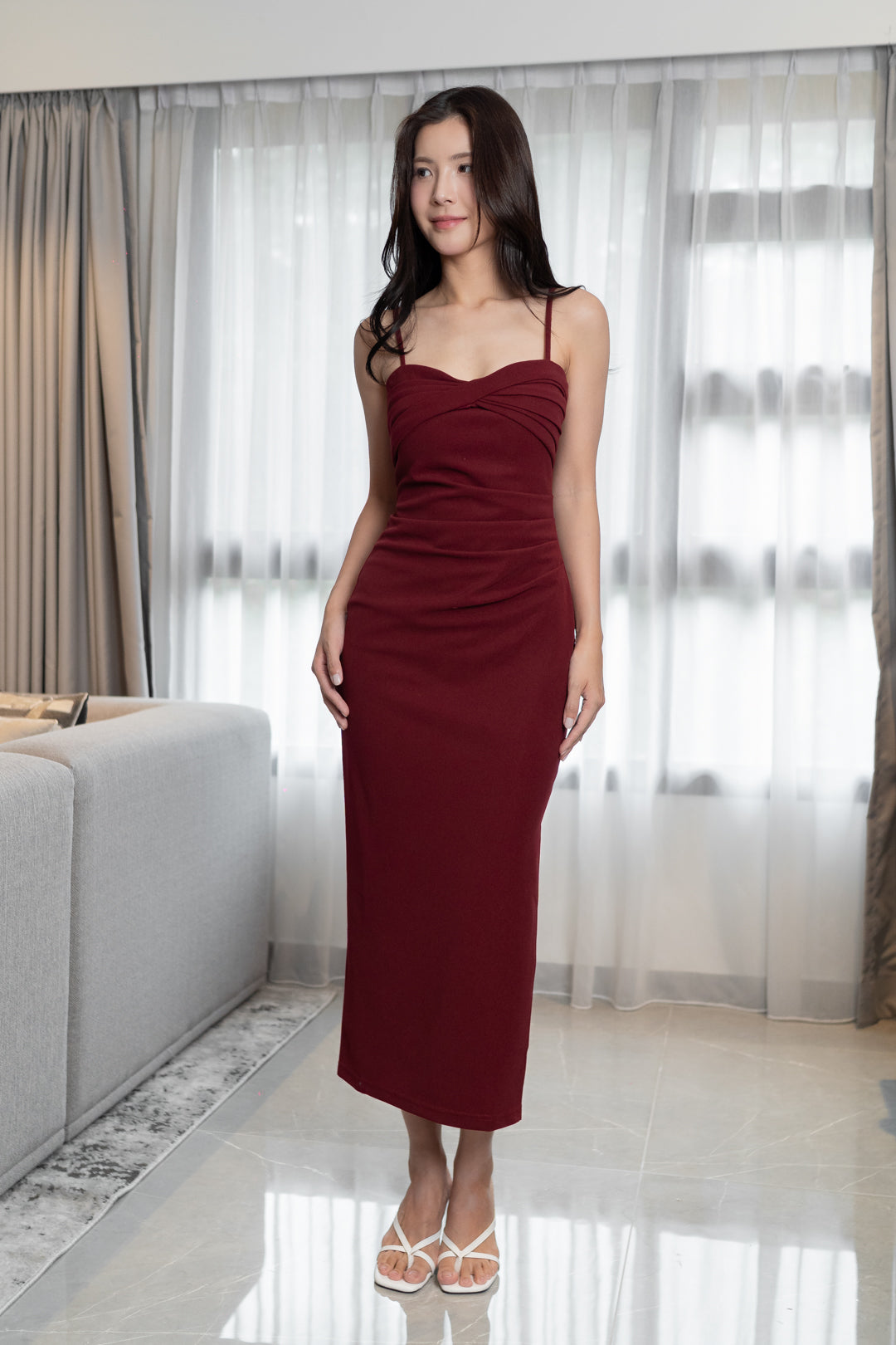 V2 YUNA PADDED RIBBON PLEATED MIDAXI DRESS (WINE RED)