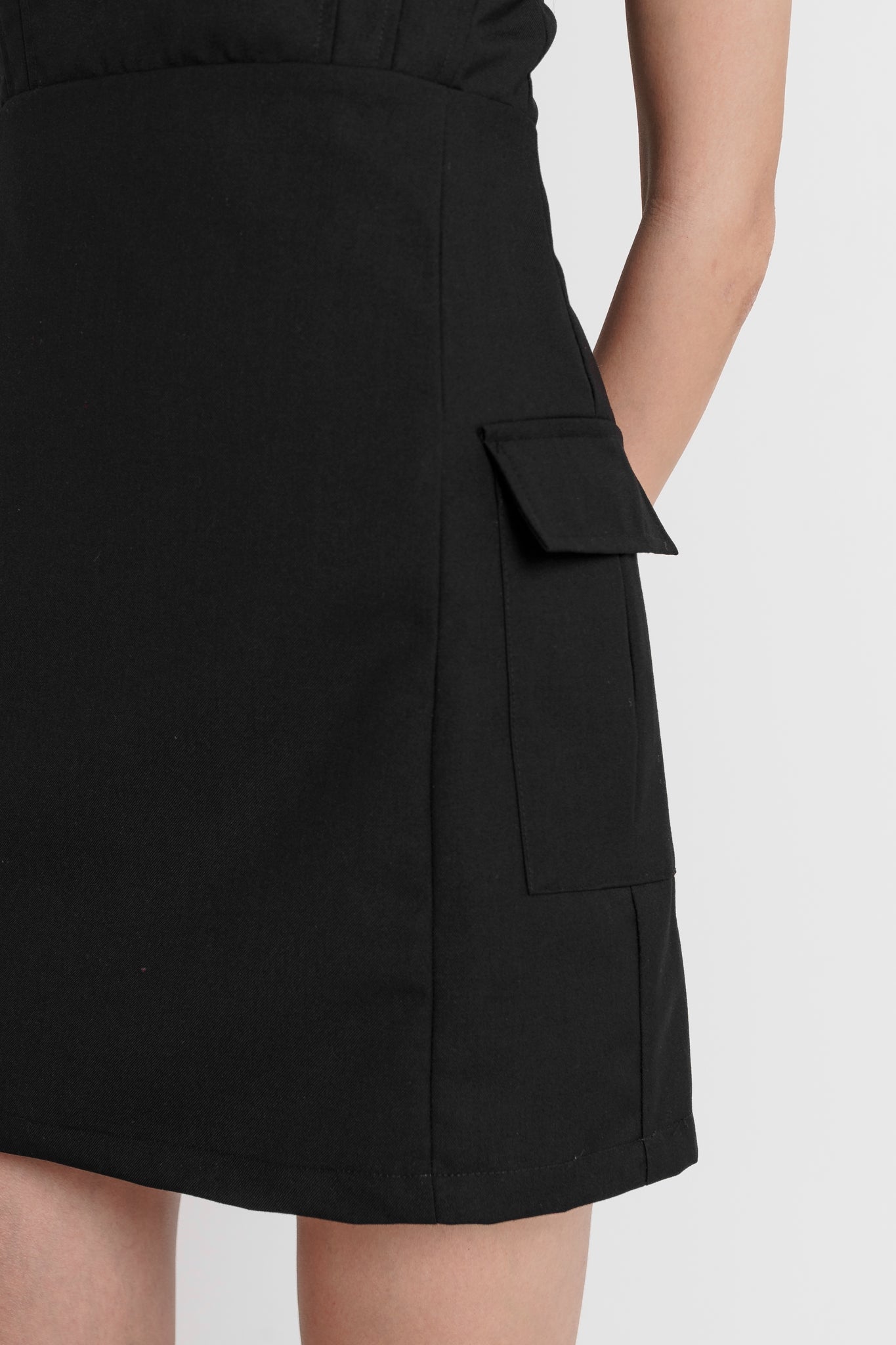 ELIO CARGO BELTED POCKET TUBE DRESS (BLACK)