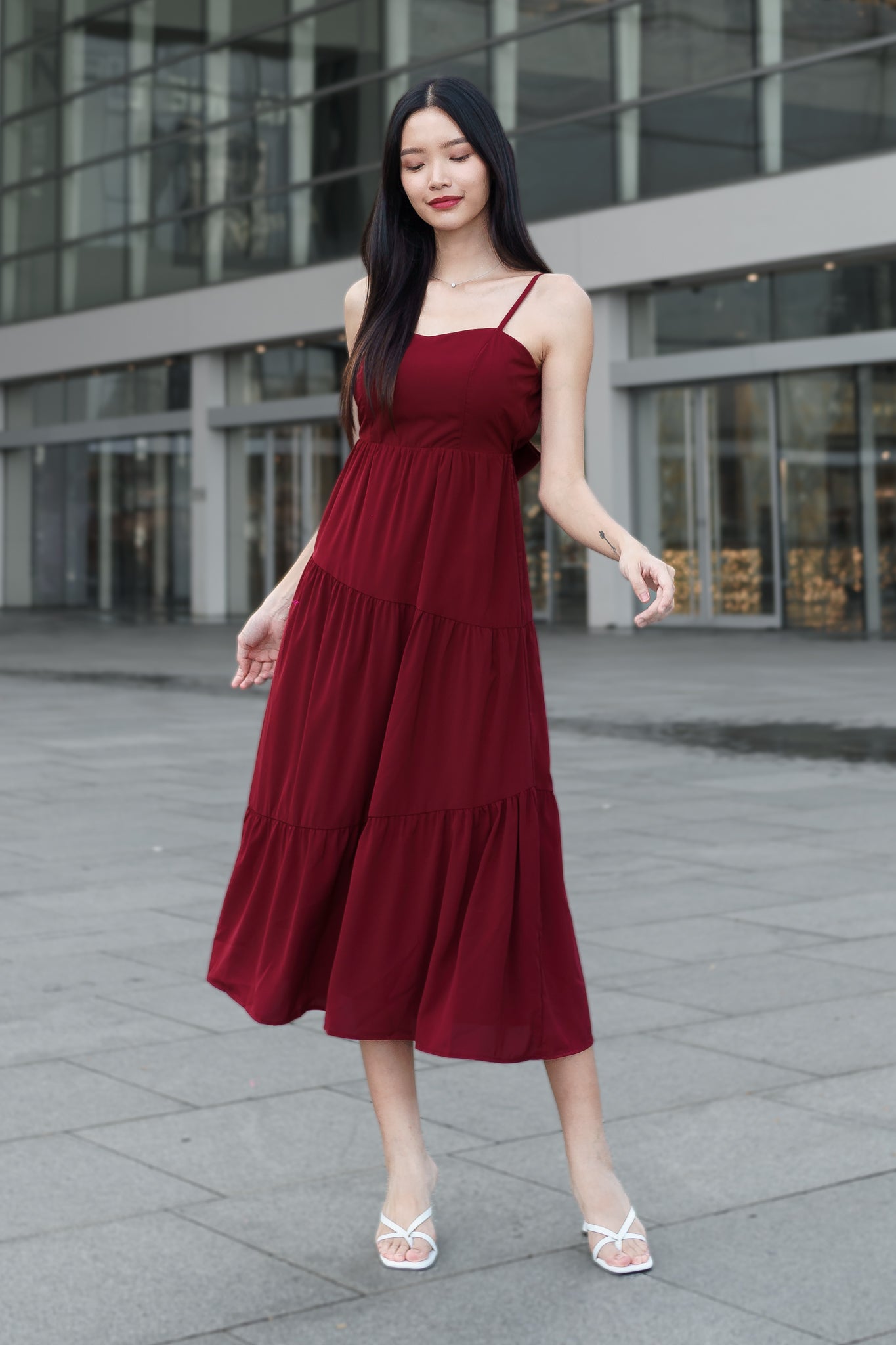 VIONA PADDED TIE-BACK RIBBON TIERED MAXI DRESS(MAROON)