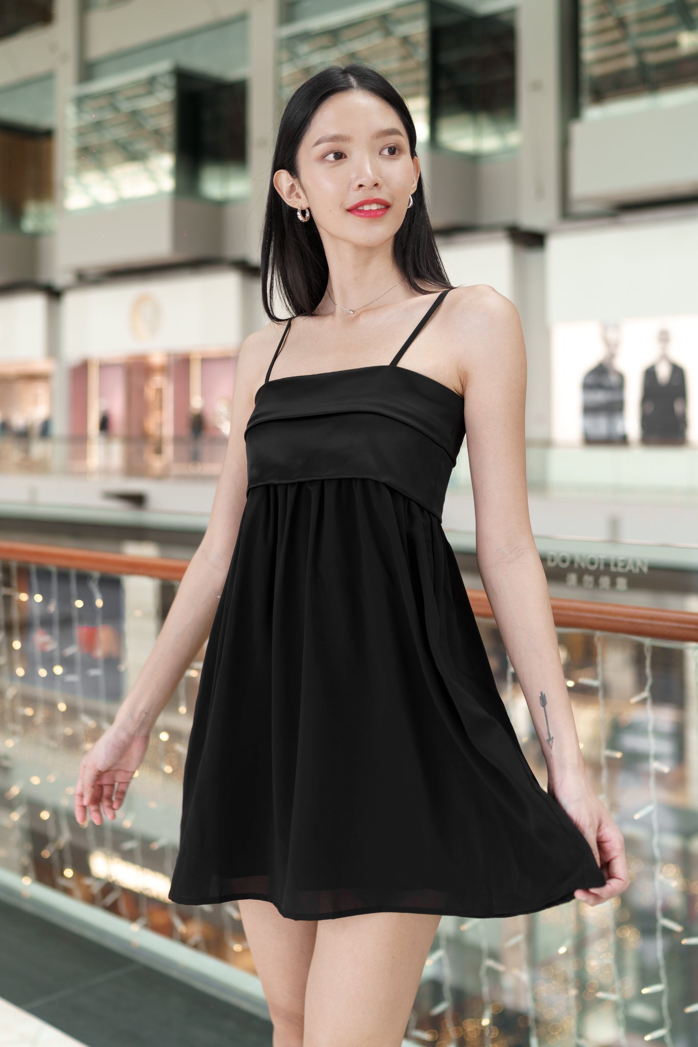 ZELLA LAYERED MATTE SATIN CHIFFON BABYDOLL DRESS(BLACK)