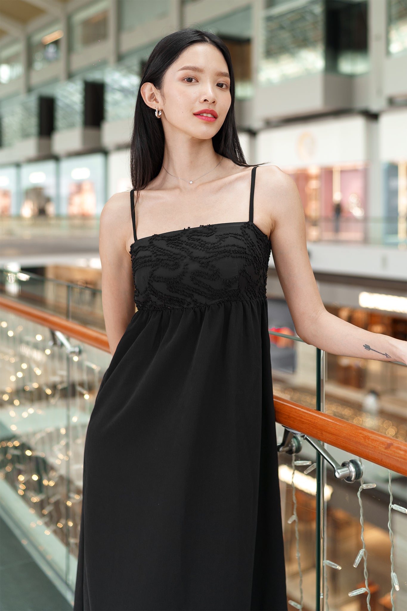 LUNA PADDED TEXTURED EMBROIDERED MAXI DRESS(BLACK) VOSTELO LUNA PADDED TEXTURED EMBROIDERED MAXI DRESS(BLACK) VOSTELO
