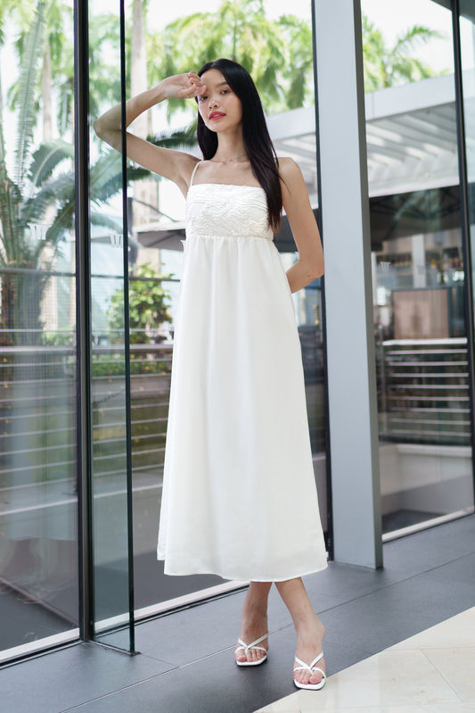 LUNA PADDED TEXTURED EMBROIDERED MAXI DRESS(WHITE)