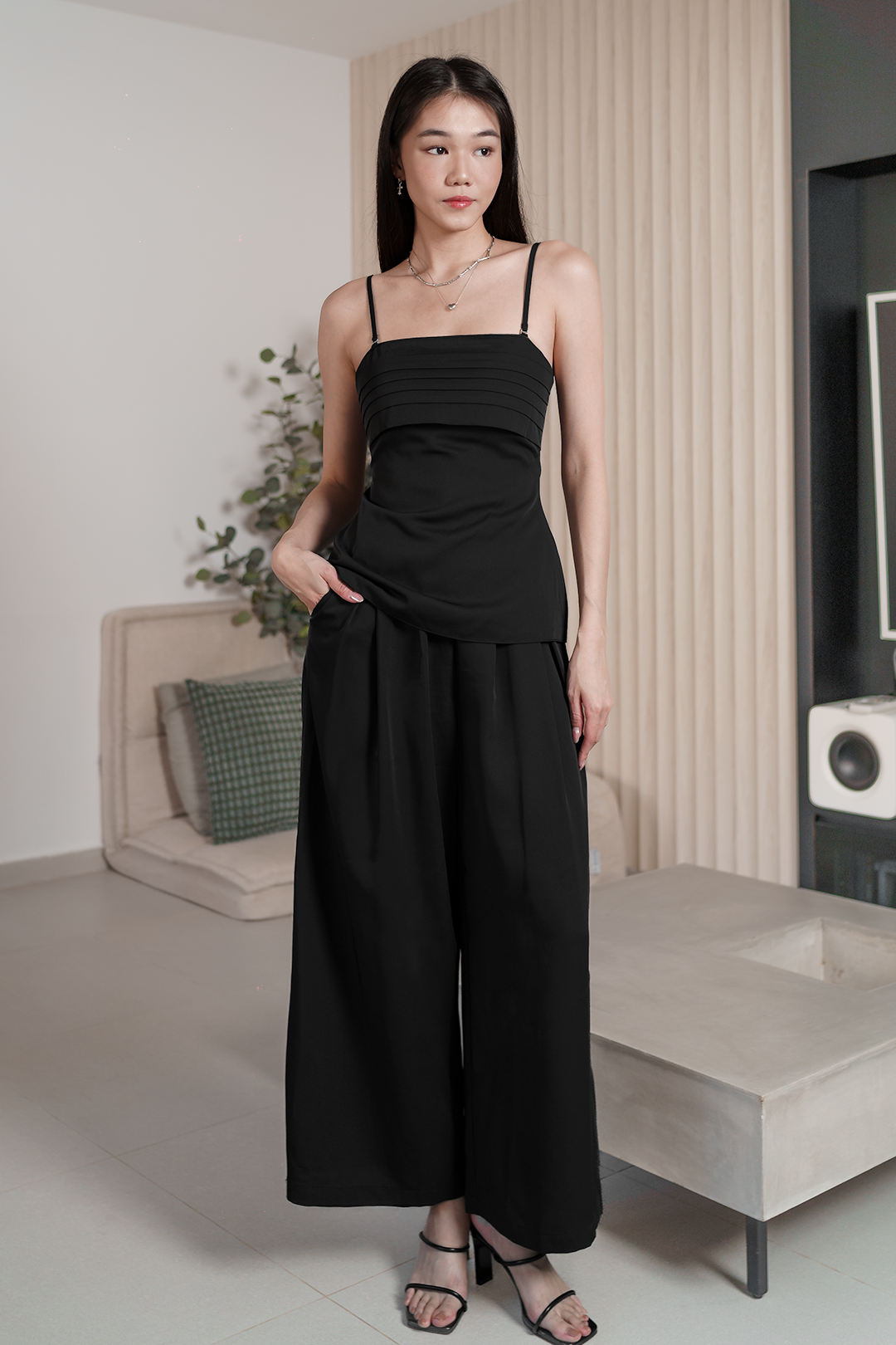 ORDARA PLEATED WIDE LEG PANTS (BLACK)