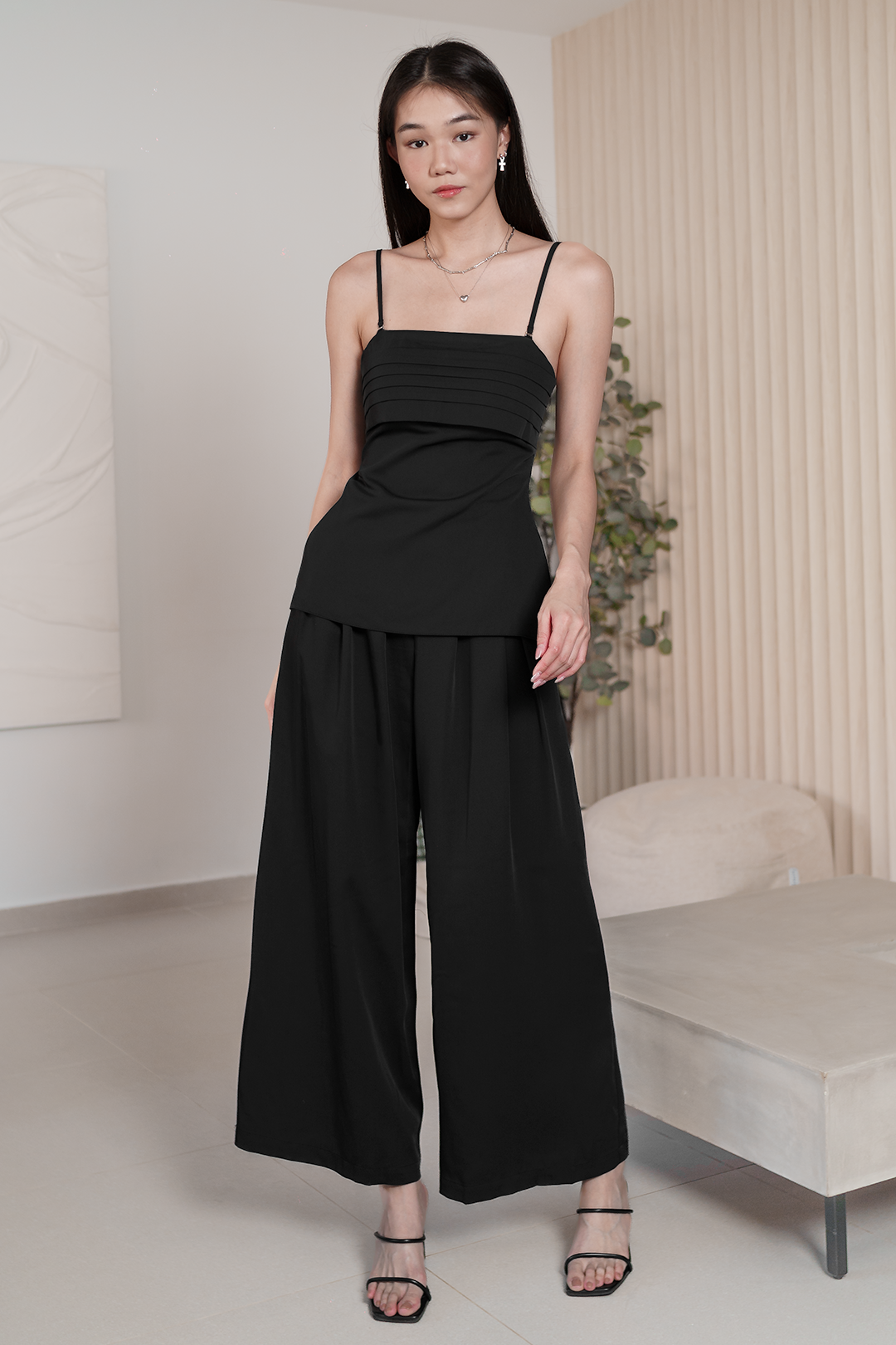 ORDARA PLEATED WIDE LEG PANTS (BLACK)