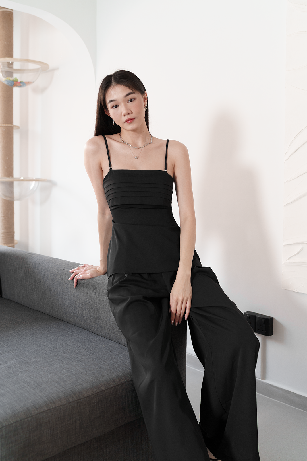 ORDARA PLEATED WIDE LEG PANTS (BLACK)