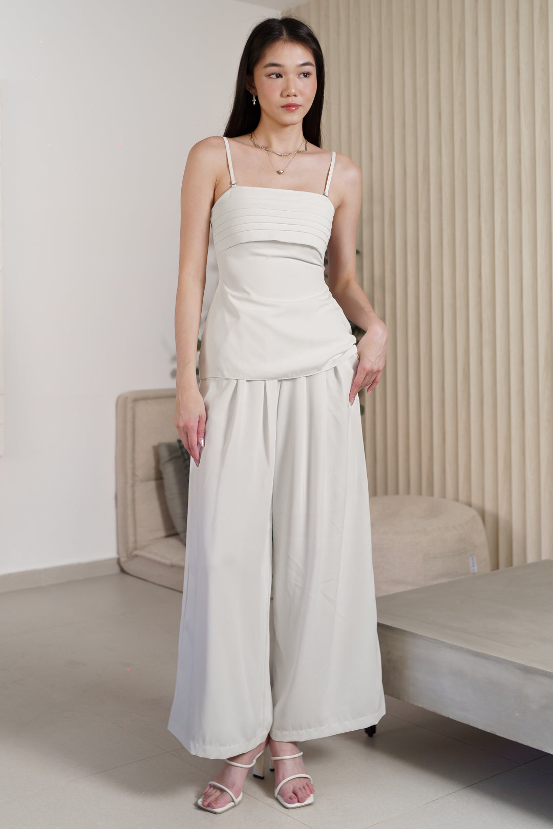 ORDARA PLEATED WIDE LEG PANTS (WHITE)