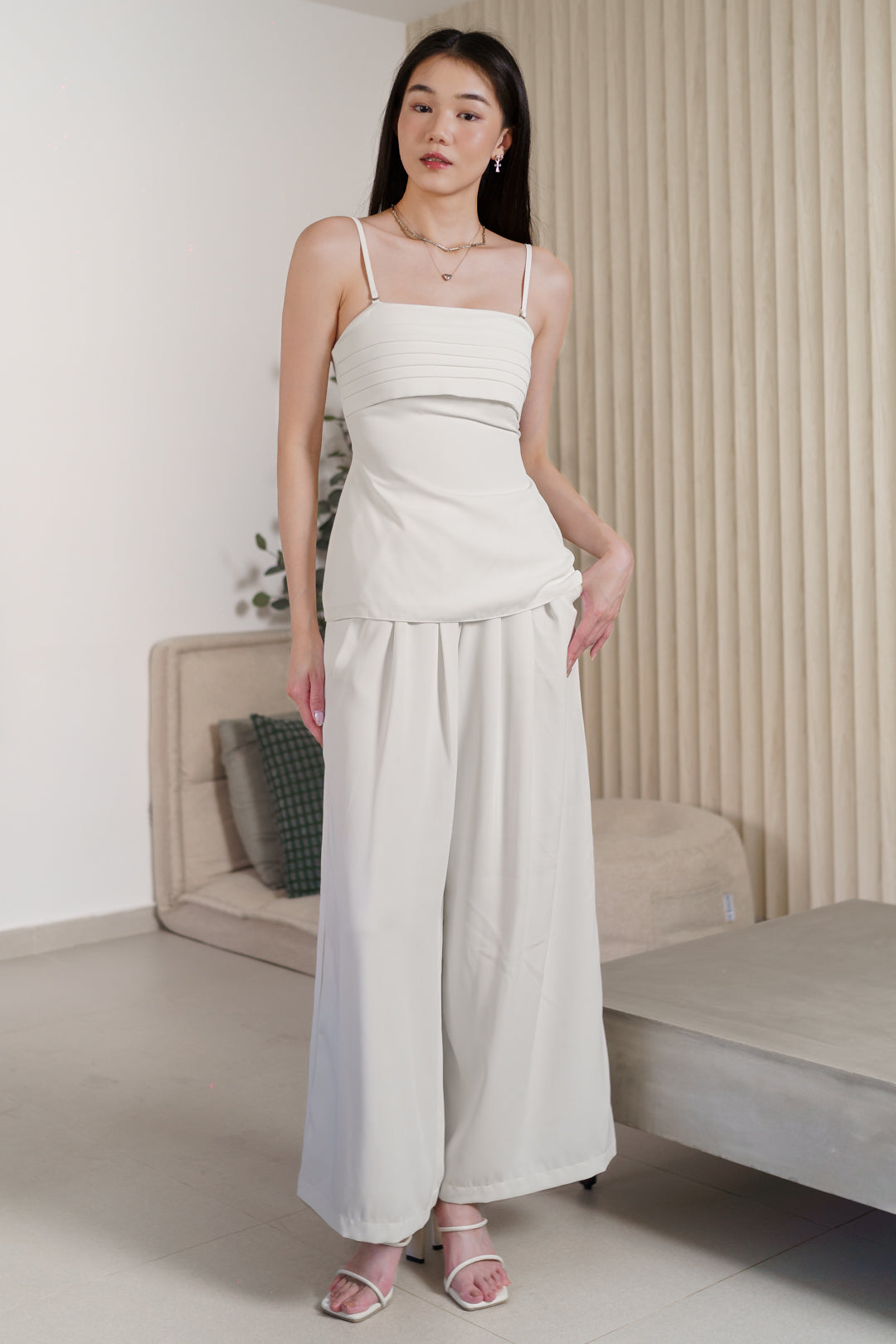 ORDARA PLEATED WIDE LEG PANTS (WHITE)