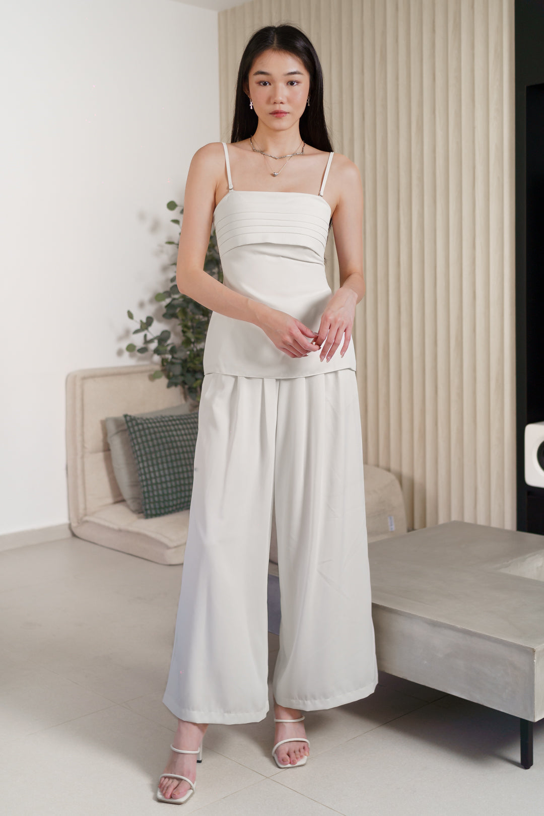 ORDARA PLEATED WIDE LEG PANTS (WHITE)