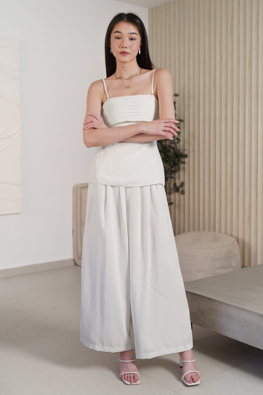 ORDARA PLEATED WIDE LEG PANTS (WHITE)