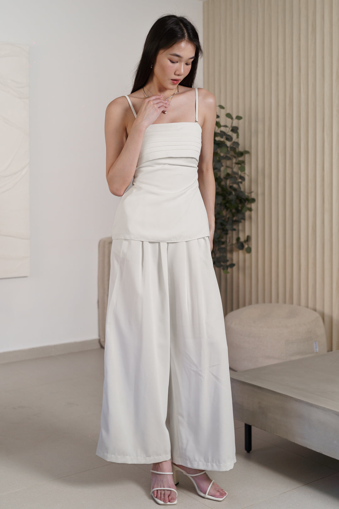 ORDARA PLEATED WIDE LEG PANTS (WHITE)