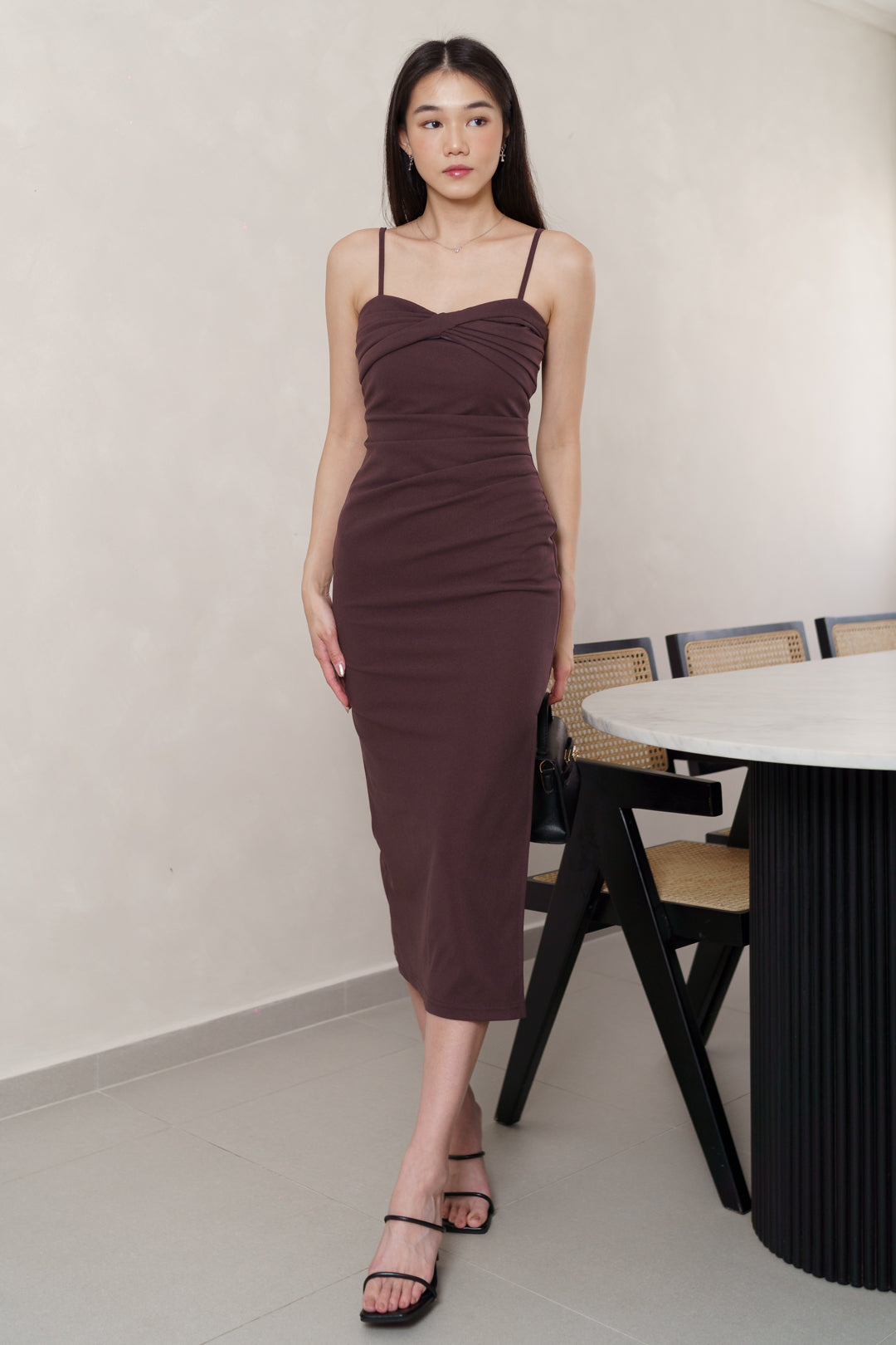 YUNA PADDED RIBBON PLEATED MIDAXI DRESS (MAUVE WINE)