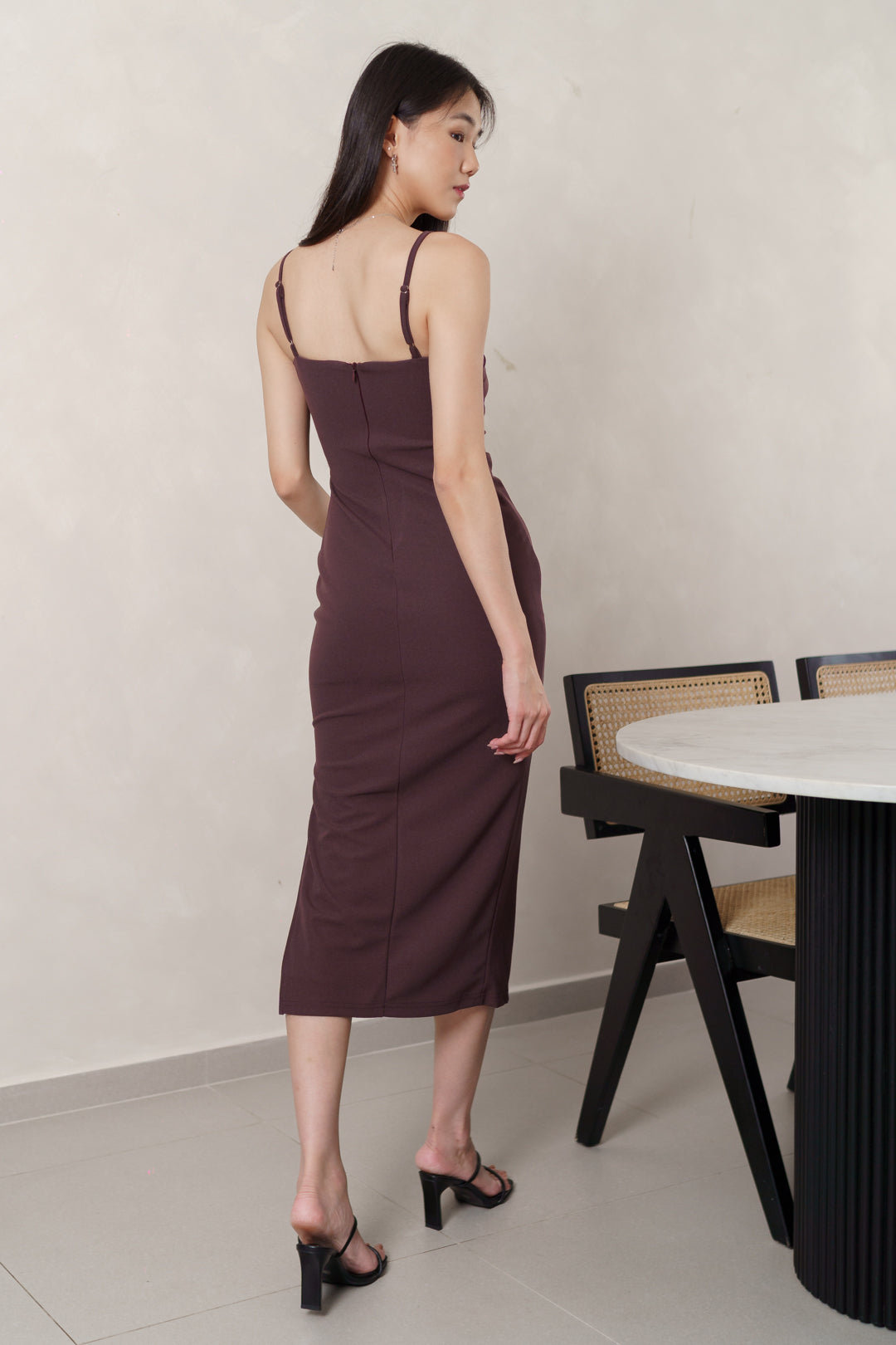 YUNA PADDED RIBBON PLEATED MIDAXI DRESS (MAUVE WINE)