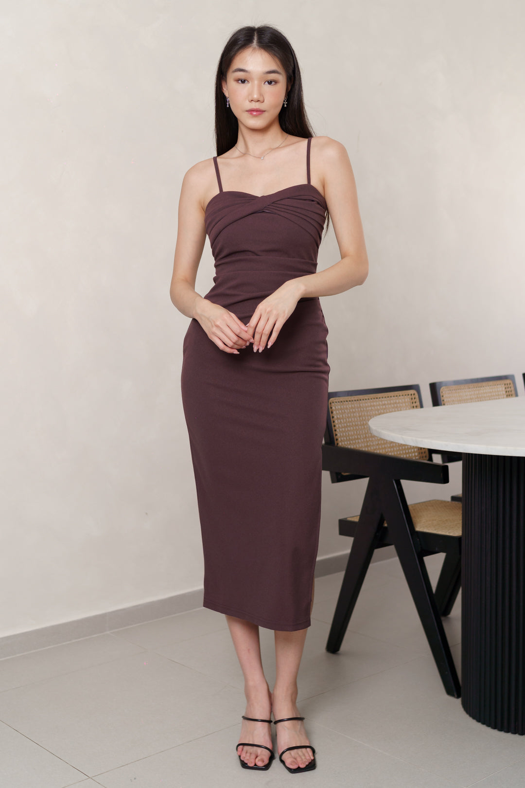 YUNA PADDED RIBBON PLEATED MIDAXI DRESS (MAUVE WINE)