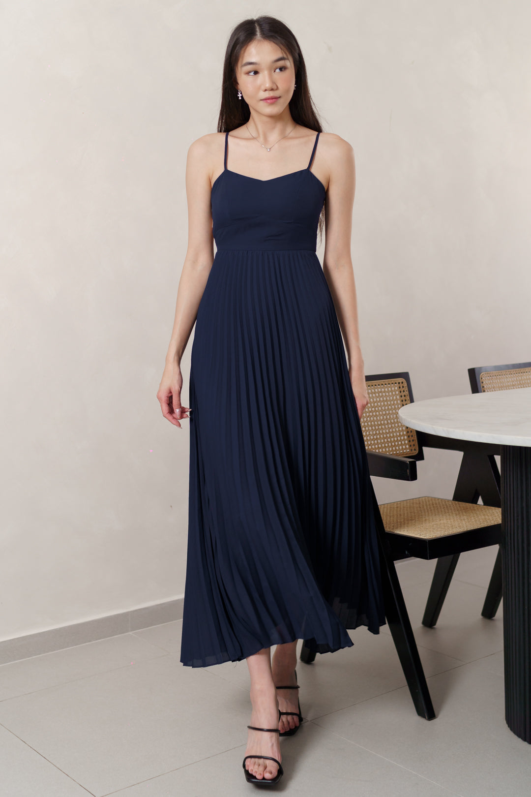 IZEL PADDED PLEATED FLARE MAXI DRESS (OXFORD NAVY)