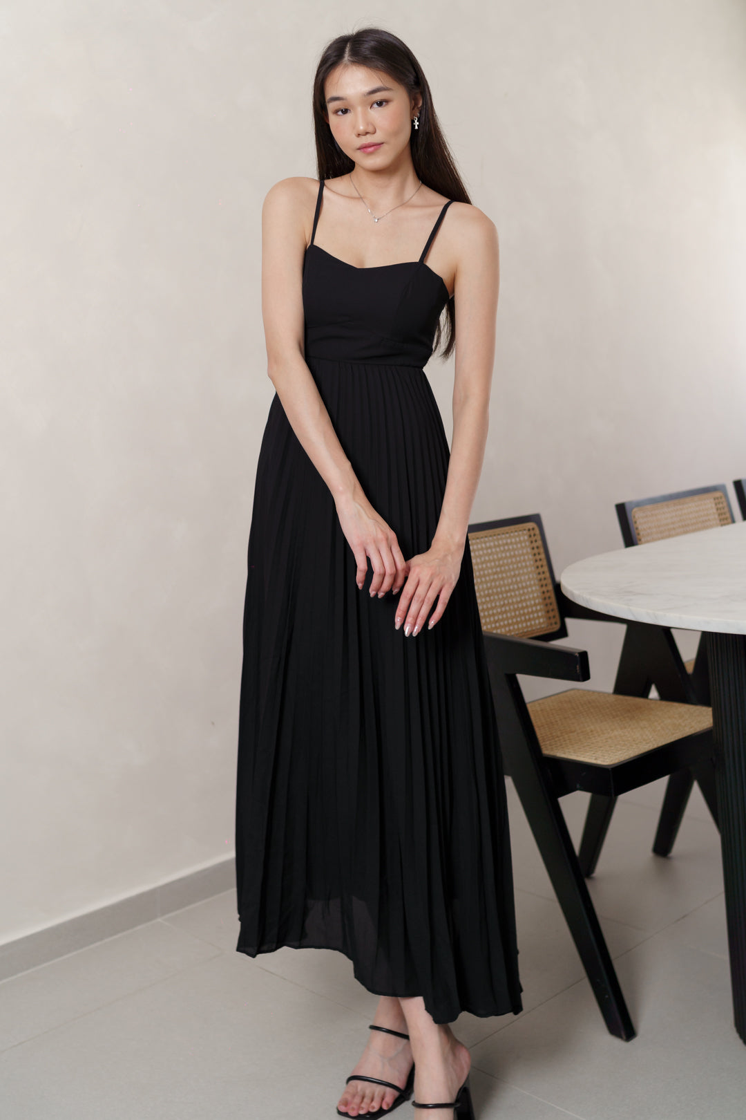 IZEL PADDED PLEATED FLARE MAXI DRESS (BLACK)